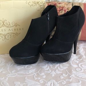 Charles Albert Black Stilettos NEW